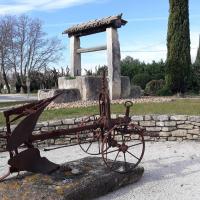 Eyragues, Rond-Point Ouest